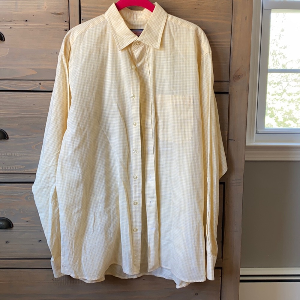 EUC Vineyard Vines button down sz M